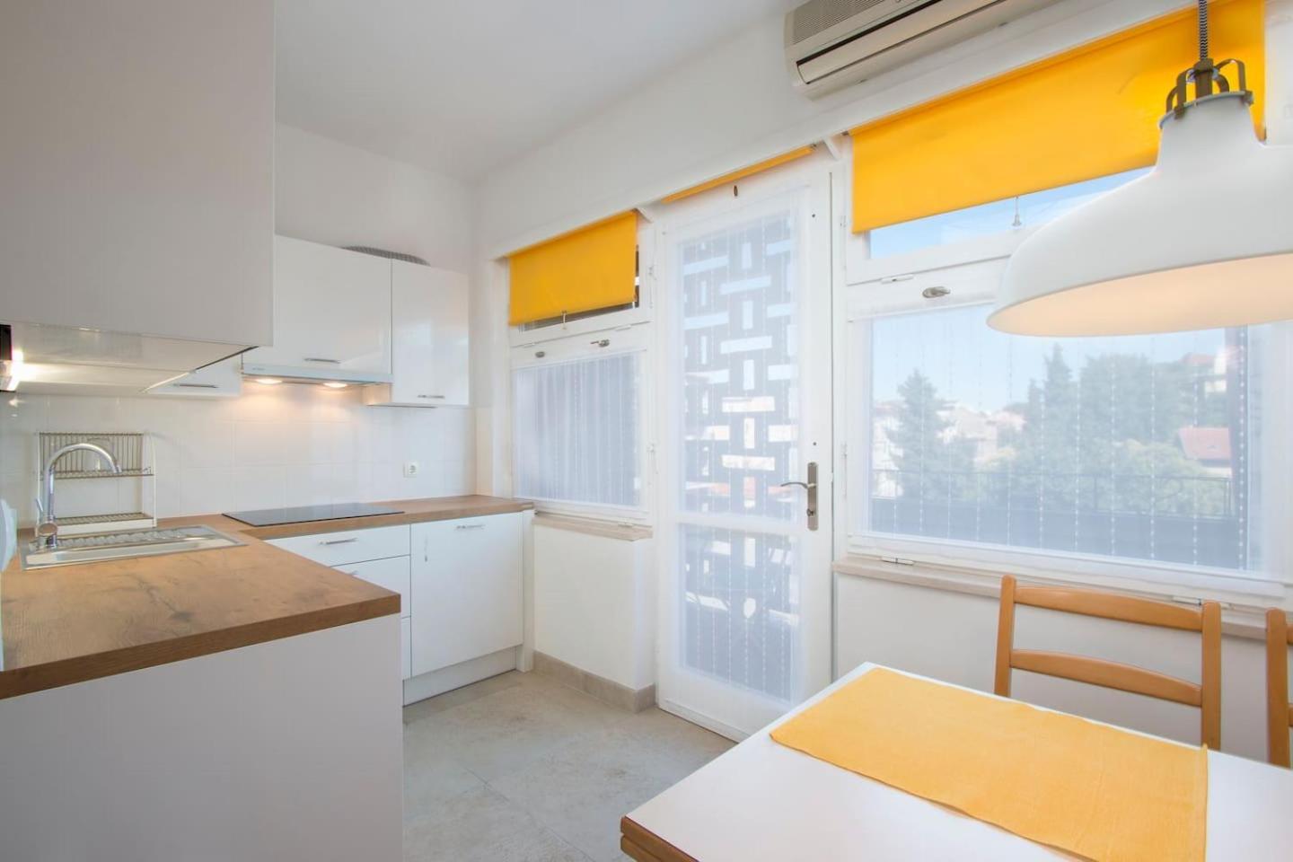 Cankar Apartment *